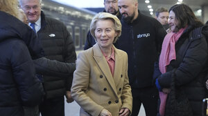 Φον ντερ Λάιεν από τη Σύνοδο στο Κίεβο: Νέο πακέτο βοήθειας ύψους 3,5 δισ. ευρώ από την ΕΕ – Τι είπε για τον Πούτιν