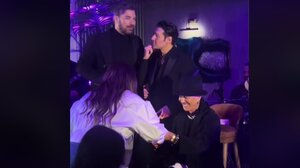 Λάκης Γαβαλάς: "Τρόλαρε" τον Γιώργο Σαμπάνη κάνοντας πρόταση γάμου στην Άντζελα Δημητρίου