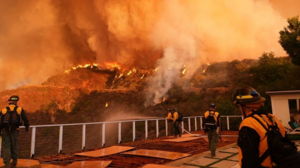 Λος Άντζελες: Η δήμαρχος αποπέμπει την αρχηγό της πυροσβεστικής μετά τις καταστροφικές πυρκαγιές