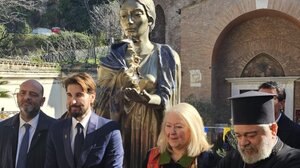 Το γλυπτό με τη μορφή της Μαρίας Κάλλας, έφτασε στην Ρώμη 