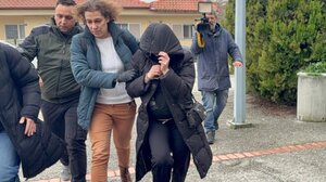 Προφυλακίστηκε η 34χρονη που σκότωσε τον σύντροφό της και μετά τον έθαψε στην αυλή στην Πιερία