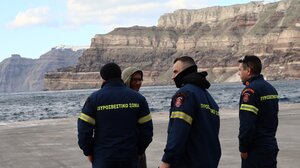 Το Ηράκλειο στέλνει και άλλα στελέχη της Πυροσβεστικής σε Σαντορίνη και Ανάφη 