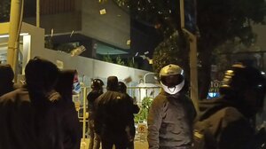 Ρουβίκωνας: Πέταξαν τρικάκια στο σπίτι του διευθύνοντος συμβούλου του ΟΣΕ, Π. Τερεζάκη