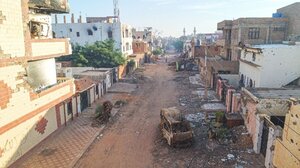 Πόλεμος στο Σουδάν: Ο στρατός κατηγορεί τον στρατάρχη Χαφτάρ της Λιβύης πως εξαπέλυσε επίθεση στα σύνορα