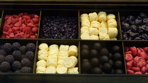 Κάνει η σοκολάτα καλό στην καρδιά; Τι δείχνουν οι μελέτες