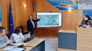 Χερσόνησος: Στο τραπέζι όλα τα φλέγοντα θέματα για τη νέα τουριστική σεζόν