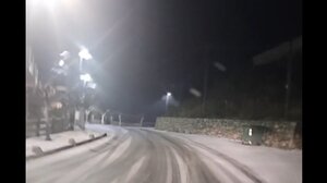 Ασθενής χιονόπτωση στην Αγία Βαρβάρα, "άσπρισαν" και τα Ανώγεια