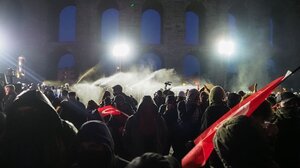 Τουρκία: Οι αρχές επιβεβαιώνουν τη σύλληψη Σουηδού δημοσιογράφου τον οποίο κατηγορούν για "τρομοκρατία"