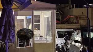 Οι τέντες που "καταλαμβάνουν" τα πεζοδρόμια