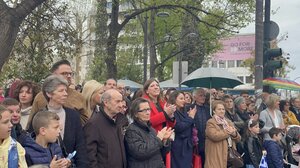 Ζωή Κωνσταντοπούλου: Απέναντι από την εξέδρα των επισήμων στην παρέλαση της Λάρισας 