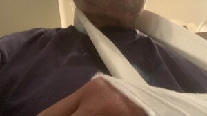 Με κατάγματα ο Άκης Τσελέντης - Πήγε να σώσει γλάρο και τραυματίστηκε