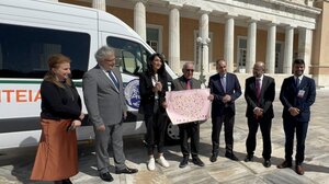 Σητεία: Παραδόθηκε το ειδικό όχημα για τους ωφελούμενους του ΚΔΑΠΑμεΑ "Δήμητρα"