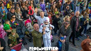 Ρέθυμνο: Ξεφάντωσαν οι καρναβαλιστές των... επόμενων δεκαετιών