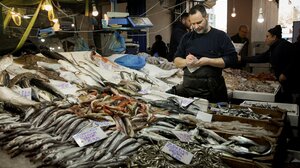 Ανοιχτά καταστήματα σε Βαρβάκειο και Ρέντη για τα ψώνια της Σαρακοστής