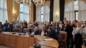 Καθίζηση μισού μέτρου στο Γυμνάσιο Αλικαρνασσού - Άμεση λύση στο στεγαστικό ζητούν οι γονείς