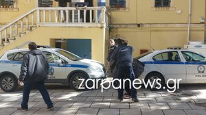  Στη φυλακή ο 46χρονος που μπήκε στο αστυνομικό μέγαρο με ψαροντούφεκο και τσεκούρι