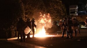 Επεισόδια στην πλατεία Συντάγματος - 18 προσαγωγές και τρεις συλλήψεις 