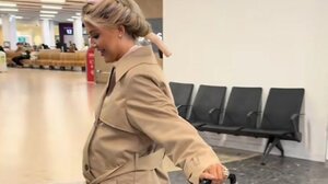 Υποδύθηκε την έγκυο για να μην πληρώσει βαλίτσα στο αεροδρόμιο