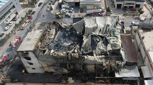 Φωτιά εργοστάσιο Κοπιδάκη: Ολοκληρώθηκε η πρώτη αυτοψία, θα συνεχιστεί η εξερεύνηση του χώρου