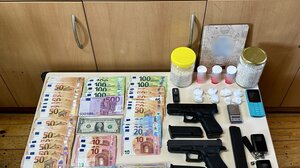 Η αστυνομική επιχείρηση στο Ρέθυμνο "έβγαλε" κοκαΐνη, όπλα και 11.000 ευρώ