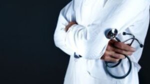 Λάρισα: Ποινή φυλάκισης 4 ετών και πρόστιμο 40.000 ευρώ σε καρδιοχειρουργό για «φακελάκι»