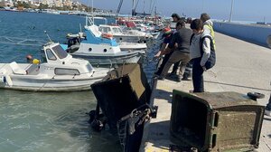 Σητεία: Έβγαλαν από το λιμάνι ακόμα και... εξοπλισμό καταστημάτων - Δείτε φωτογραφίες