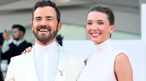 Παντρεύτηκαν πλάι στο κύμα Τζάστιν Θερού και η Νικόλ Μπράιντον Μπλουμ