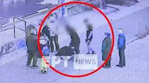 Καλλιθέα: Η στιγμή της κατάρρευσης 18χρονου μετά από ληστεία με ξυλοδαρμό από ανήλικους