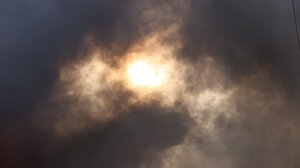 "Πνίγηκε" το Ηράκλειο από τους καπνούς της πυρκαγιάς, "χάθηκε" ο ήλιος - Φωτογραφίες