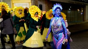 Αποκριάτικο ξεφάντωμα στη Σητεία: Πλήθος κόσμου στο καρναβάλι!