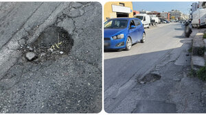 Έπεσε στη λακκούβα, καταστράφηκαν τα λάστιχα