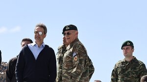 Αυξήσεις εισοδημάτων, μείωση φόρων στο καλάθι της κυβέρνησης -Σήμερα οι ανακοινώσεις για τους ένστολους