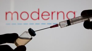 Moderna: Έως το 2027 η κυκλοφορία του εμβολίου κατά του καρκίνου που αναπτύχθηκε με τη Merck