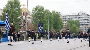 Ξεκίνησε η μαθητική παρέλαση στη Θεσσαλονίκη