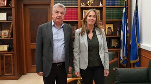 Στον Περιφερειάρχη η Δήμαρχος Γαύδου - Στο επίκεντρο τα προβλήματα από τις συνεχείς αφίξεις μεταναστών 