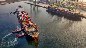 ΟΟΣΑ: Αντοχή υπό πίεση για το παγκόσμιο εμπόριο το 2025