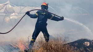 «Πυρά» και στην Κρήτη για την προκήρυξη-κόφτη των εποχικών πυροσβεστών 