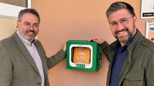 Δώδεκα απινιδωτές τοποθετήθηκαν στο Δήμο Μαλεβιζίου 