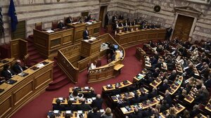 Βουλή: Απορρίφθηκε η πρόταση δυσπιστίας – Σκληρή αντιπαράθεση των πολιτικών αρχηγών