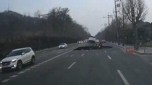 Μοτοσυκλετιστής που εξαφανίστηκε σε τεράστια τρύπα βρέθηκε νεκρός μετά από ολονύχτια έρευνα