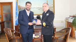 Εθιμοτυπική επίσκεψη Διοικητή Ναυστάθμου Κρήτης στον Δήμαρχο Χανίων