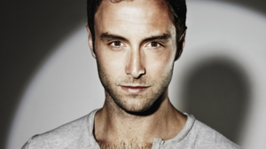 Eurovision: Ο νικητής της Σουηδίας κατηγορείται για ναρκωτικά, απιστία και κακοποίηση από τη σύζυγο του