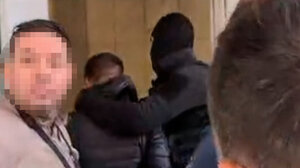 Το δικαίωμα της σιωπής επικαλέστηκε ο 19χρονος φυσικός αυτουργός της δολοφονίας Λυγγερίδη στη δίκη - «Φτου σου σκουπίδι!» του φώναξε ο πατέρας