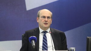 Κ. Χατζηδάκης: Μειώσεις φόρων για μεσαία τάξη και συνεπείς φορολογούμενους τον Σεπτέμβριο