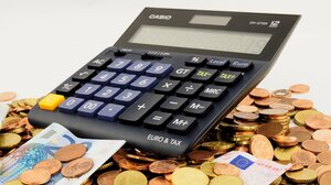 Λύση για τα χρέη προς δήμους: Στον εξωδικαστικό μπαίνουν και οφειλές με κατασχέσεις