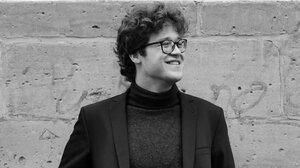 Τιμητική διάκριση για τον Ηρακλειώτη πιανίστα Αλέξανδρο Βασιλάκη!