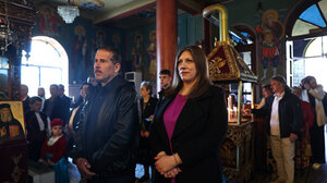 Στους Γόννους, για την γιορτή του Αγίου Γεωργίου, η Ζωή Κωνσταντοπούλου με τον Διαμαντή Καραναστάση 