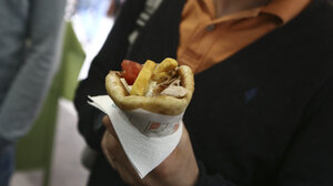 Σουβλάκι: Από λαϊκό έδεσμα… είδος πολυτελείας - Έφτασε ήδη τα 5 ευρώ