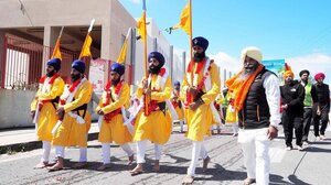 Μια εντυπωσιακή γιορτή στο Ρέθυμνο: οι Ινδοί Σιχ της Κρήτης γιόρτασαν τη θρησκευτική τους πρωτοχρονιά!