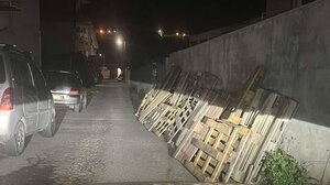 Αδιαφόρησαν και παράτησαν τις παλέτες όπου βρήκαν